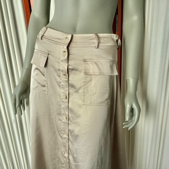 Banana Republic Satin Midi Skirt Beige Button Down Lined Size 6 - Picture 3 of 8